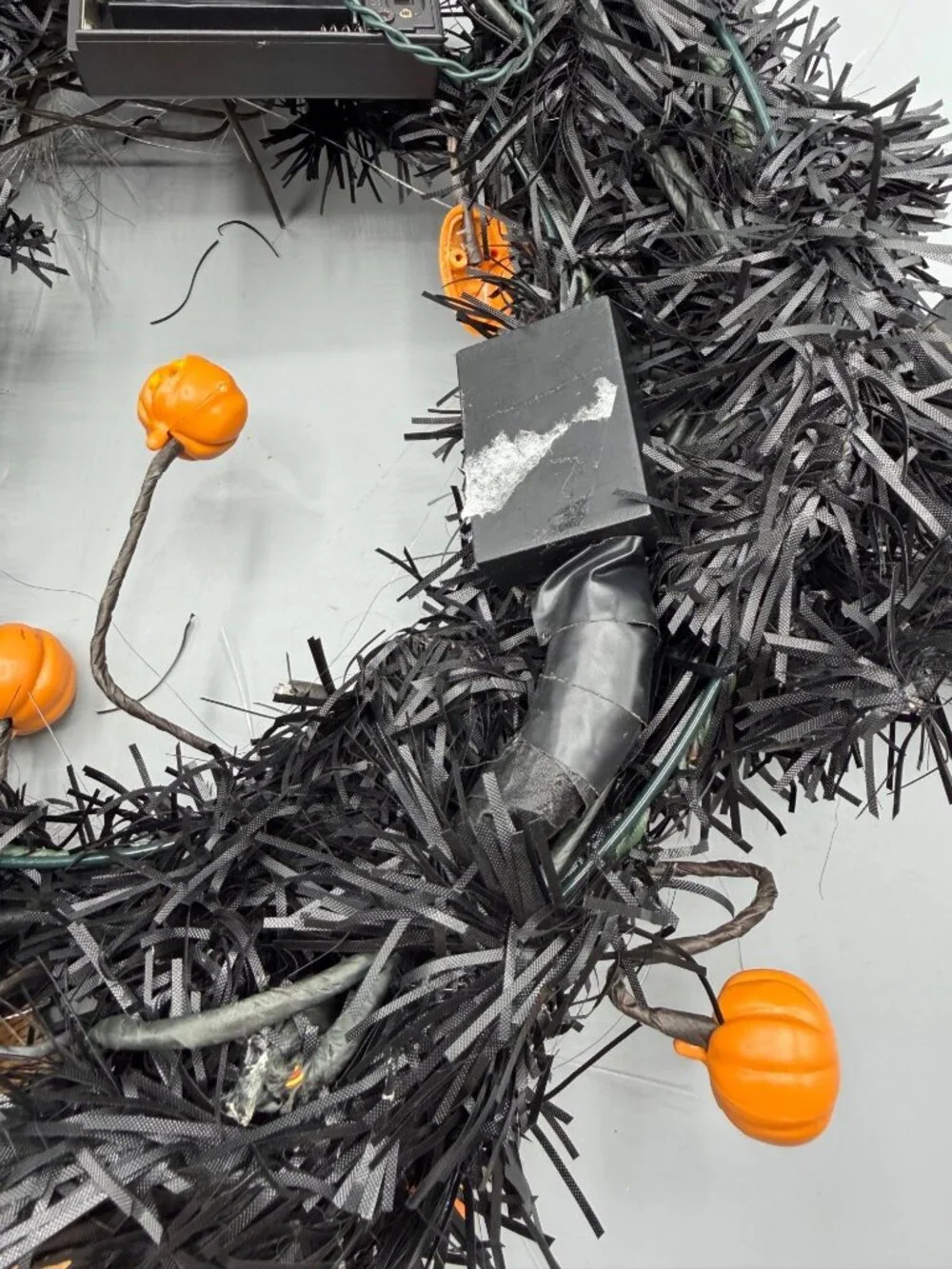 Halloween LED Fiber Optic Black Wreath With Orange Pumpkin Decorations 16 Inches
